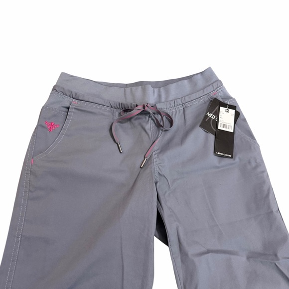 NWT Med Couture Scrub Set | Grey/Pink | 3 Pocket Top (XXS) & Scrub Pants (XSP) - Picture 8 of 12